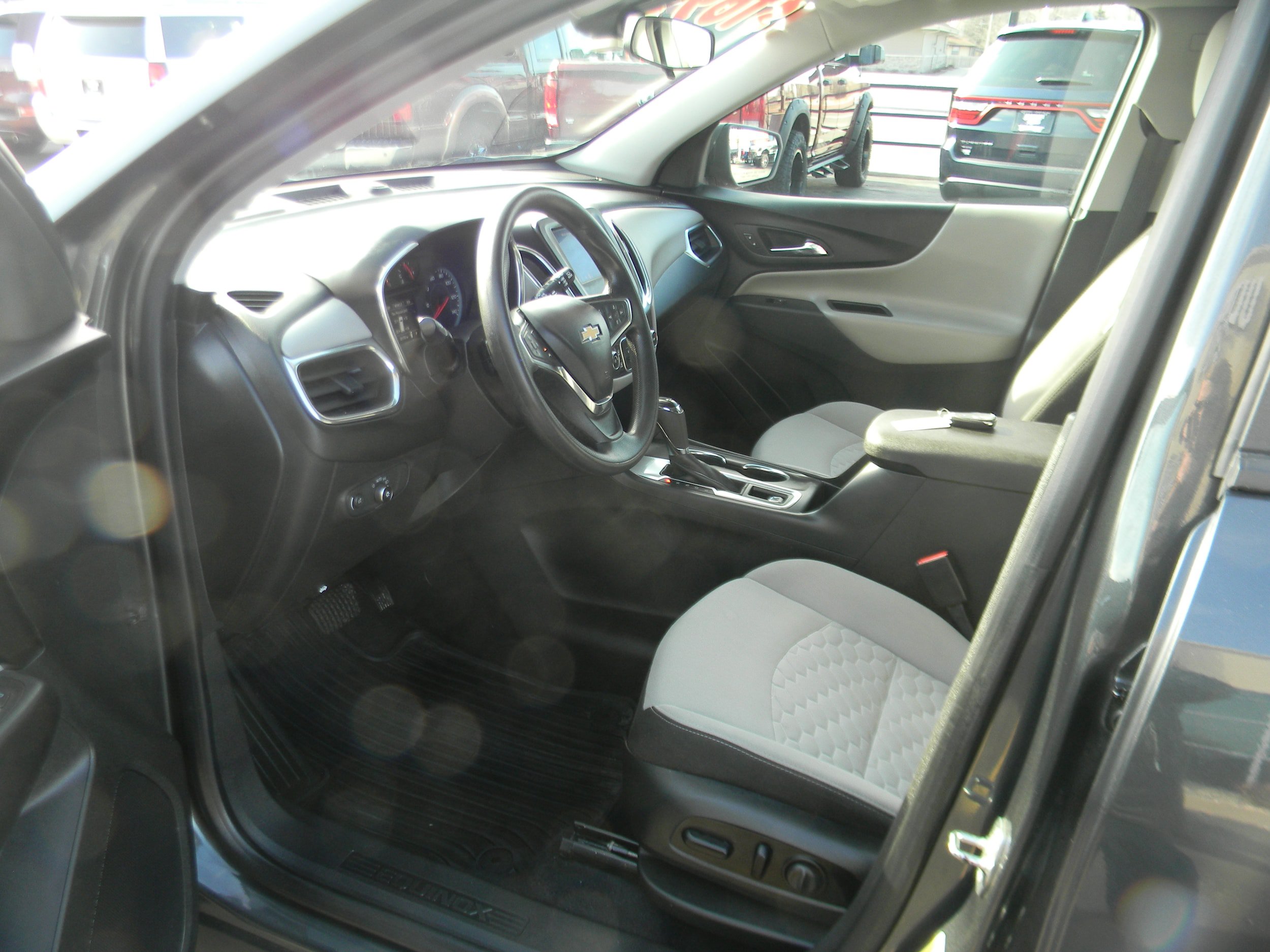 Used 2020 Chevrolet Equinox LS w/ LS Convenience Package FWD image 5