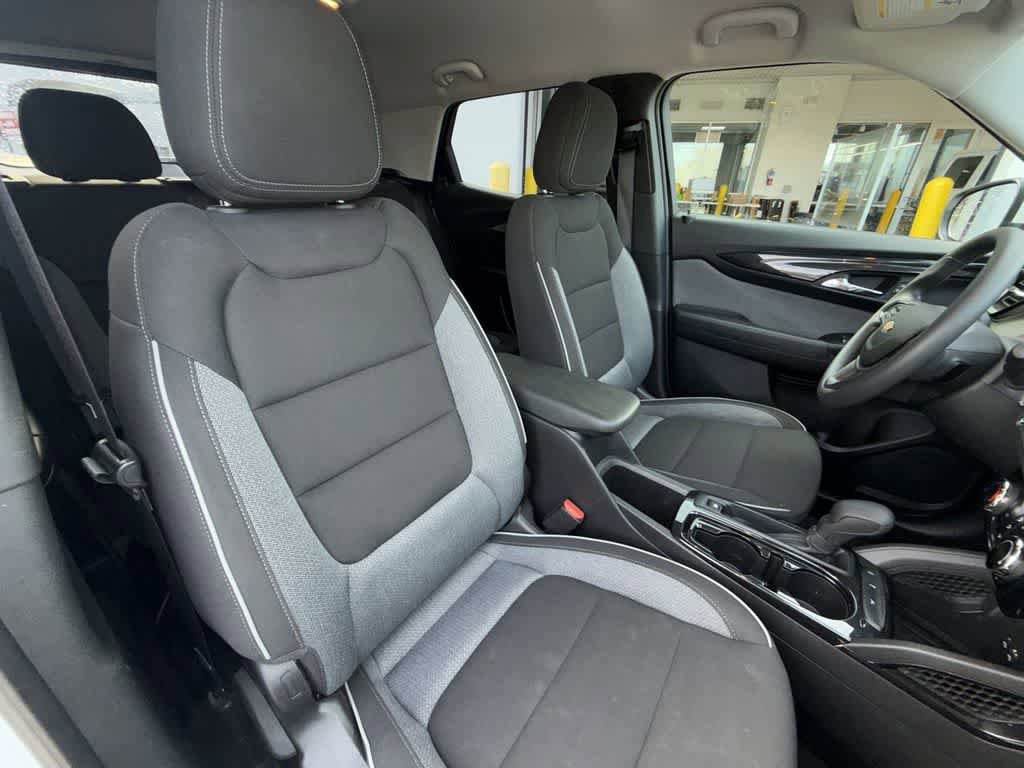Used 2025 Chevrolet TrailBlazer LT FWD image 14
