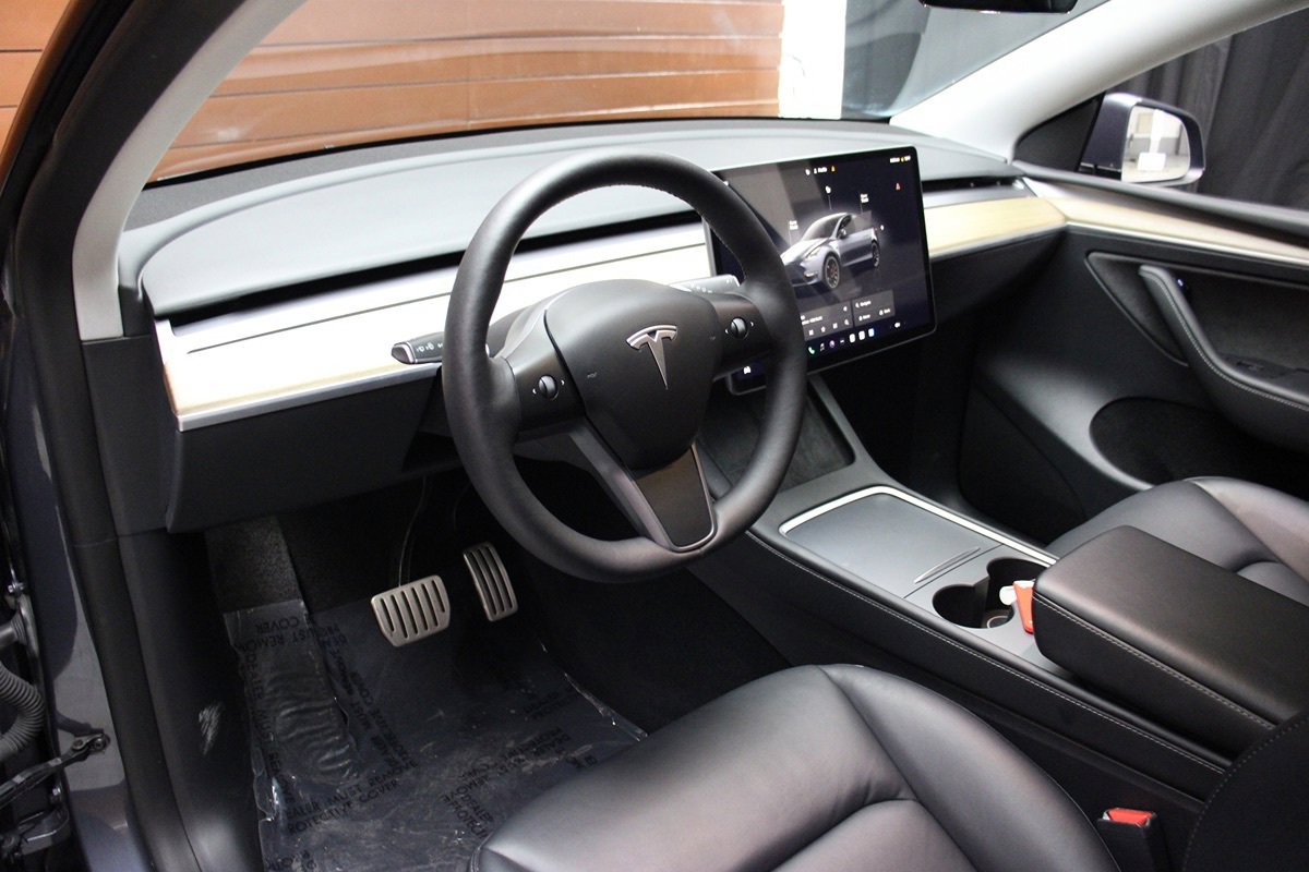 Used 2023 Tesla Model Y Performance image 27