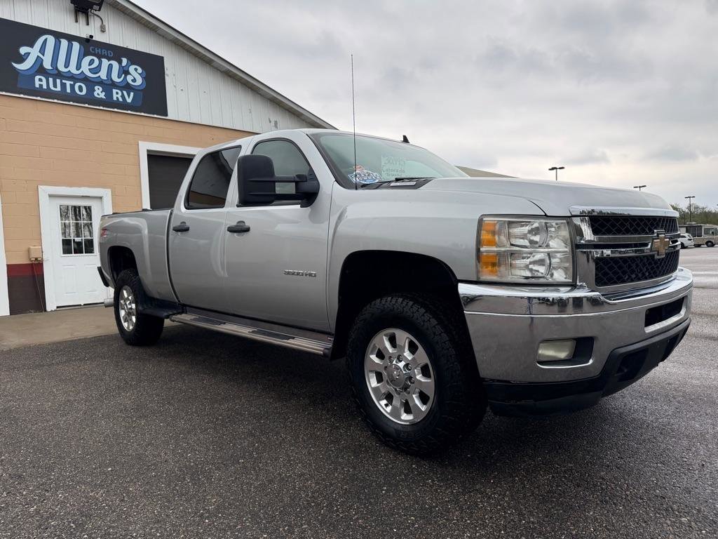 Used 2011 Chevrolet Silverado 3500 LT w/ Interior Plus Package AWD/4WD image 3