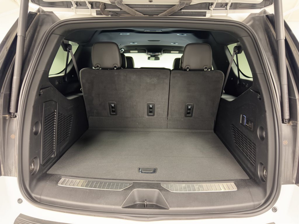 Used 2024 Chevrolet Suburban Premier RWD image 28