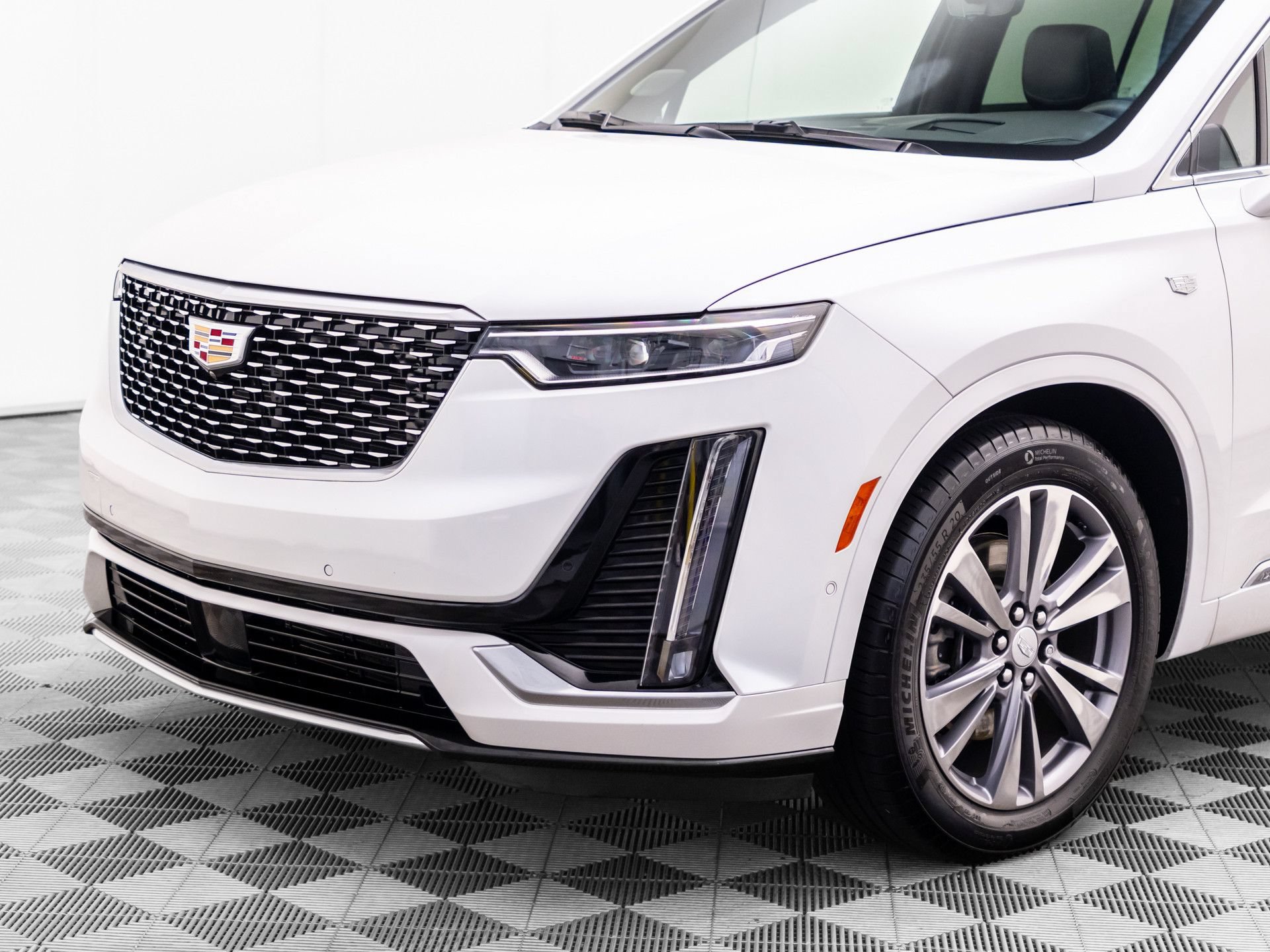 Certified 2025 Cadillac XT6 Premium Luxury w/ Platinum Package AWD/4WD image 36