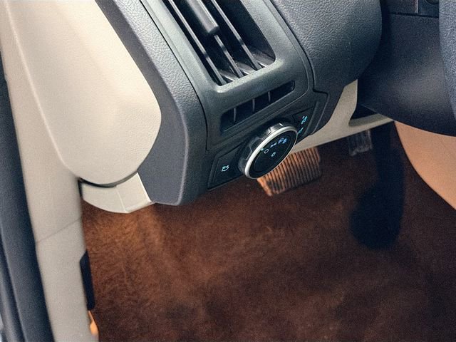 Used 2015 Ford Focus SE w/ SE Cold Weather Package image 7