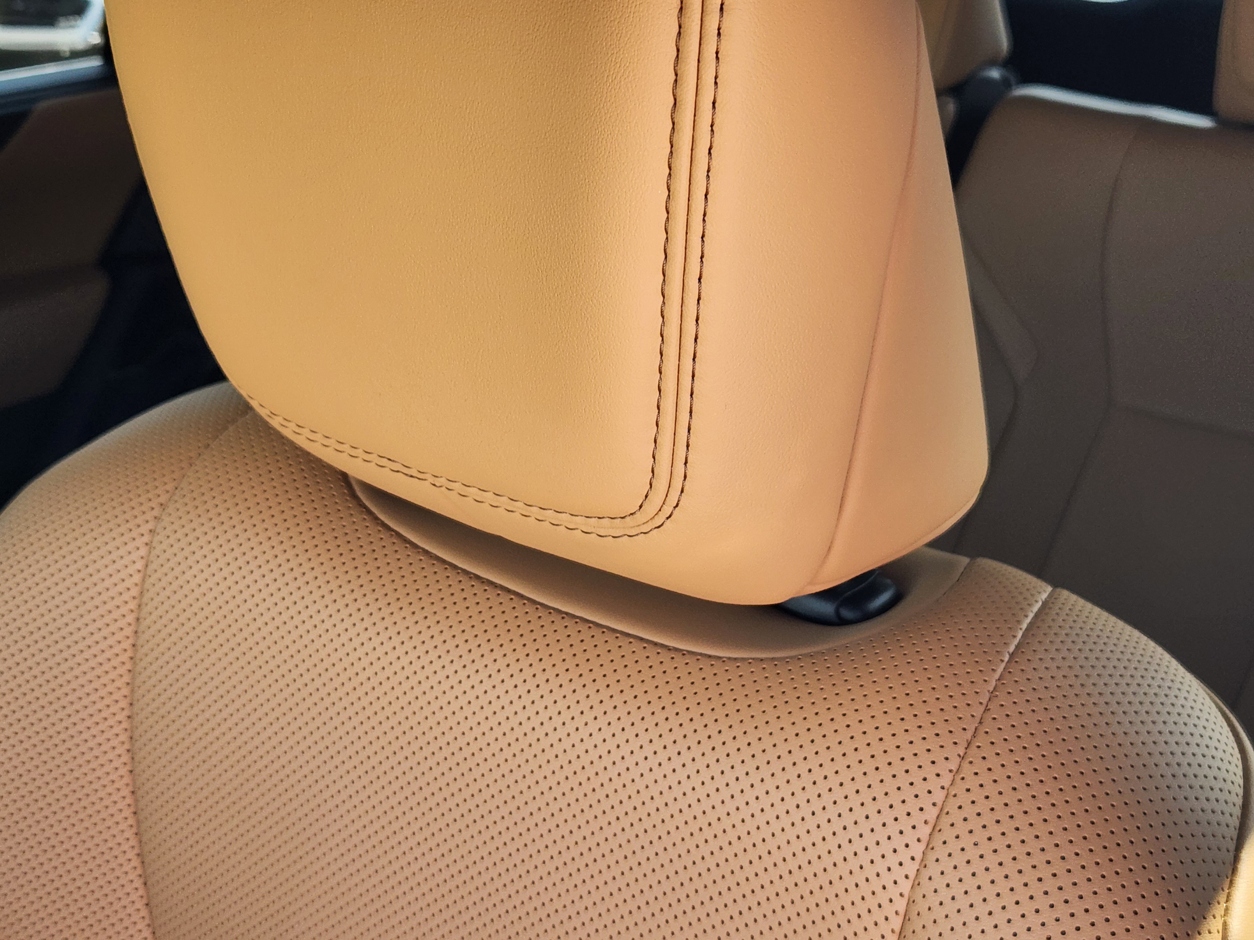 Used 2025 Lexus LX 600 4WD w/ Luxury Package image 19