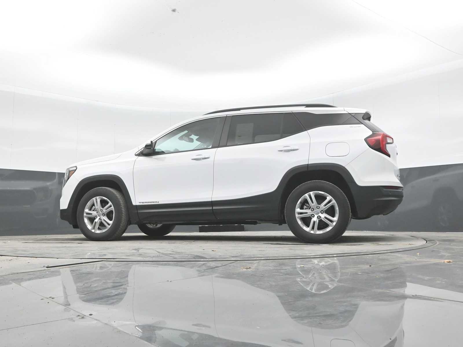 Used 2023 GMC Terrain SLE w/ Driver Convenience Package AWD/4WD image 24