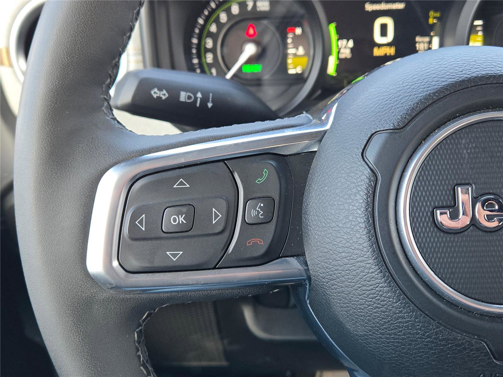 Used 2025 Jeep Wrangler Sahara AWD/4WD image 28