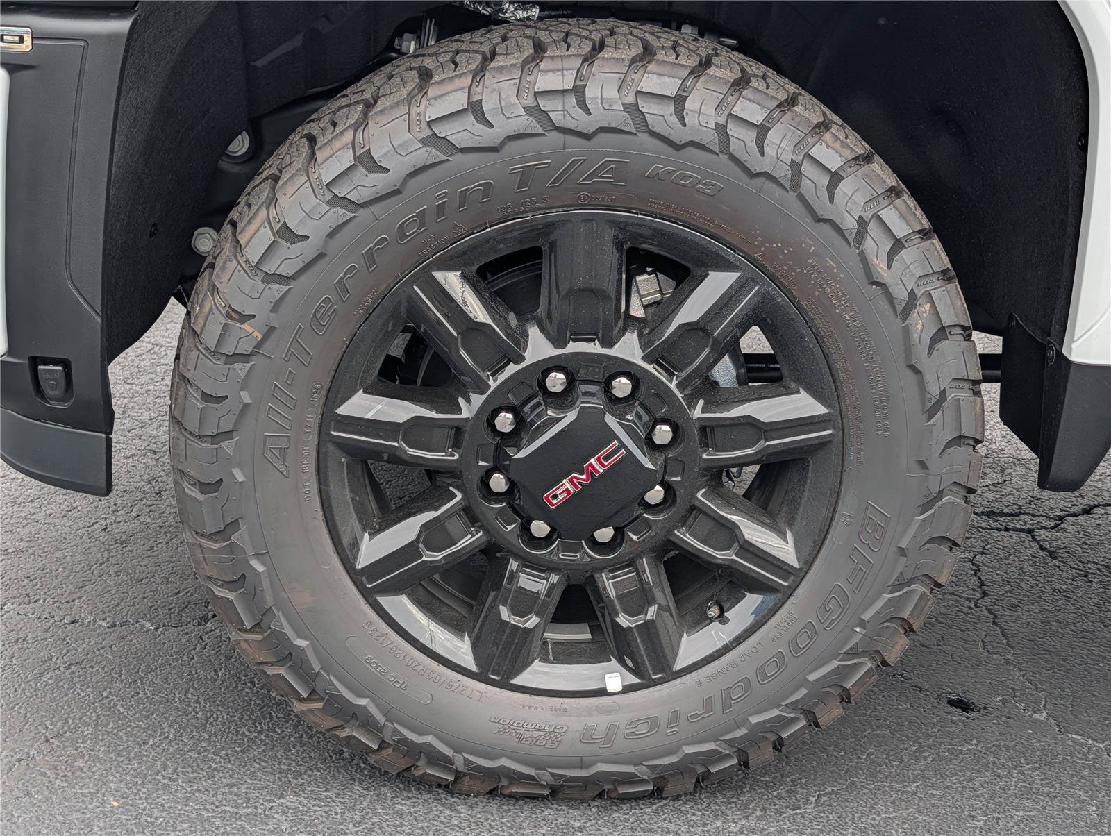 New 2026 GMC Sierra 2500 AT4 w/ AT4 Premium Plus Package AWD/4WD image 11