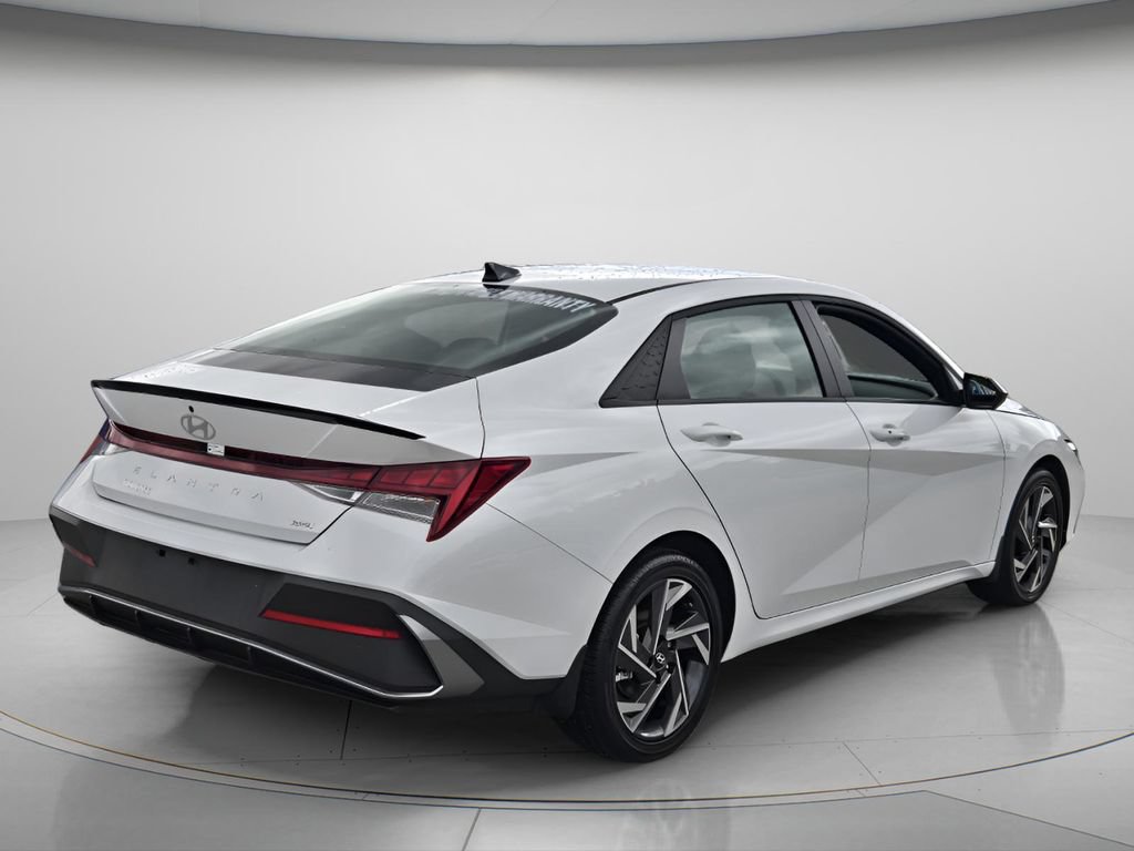 Certified 2025 Hyundai Elantra SEL FWD image 7