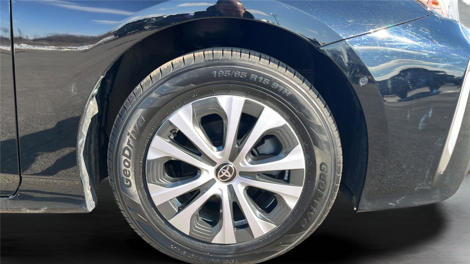 Used 2019 Toyota Prius XLE image 18