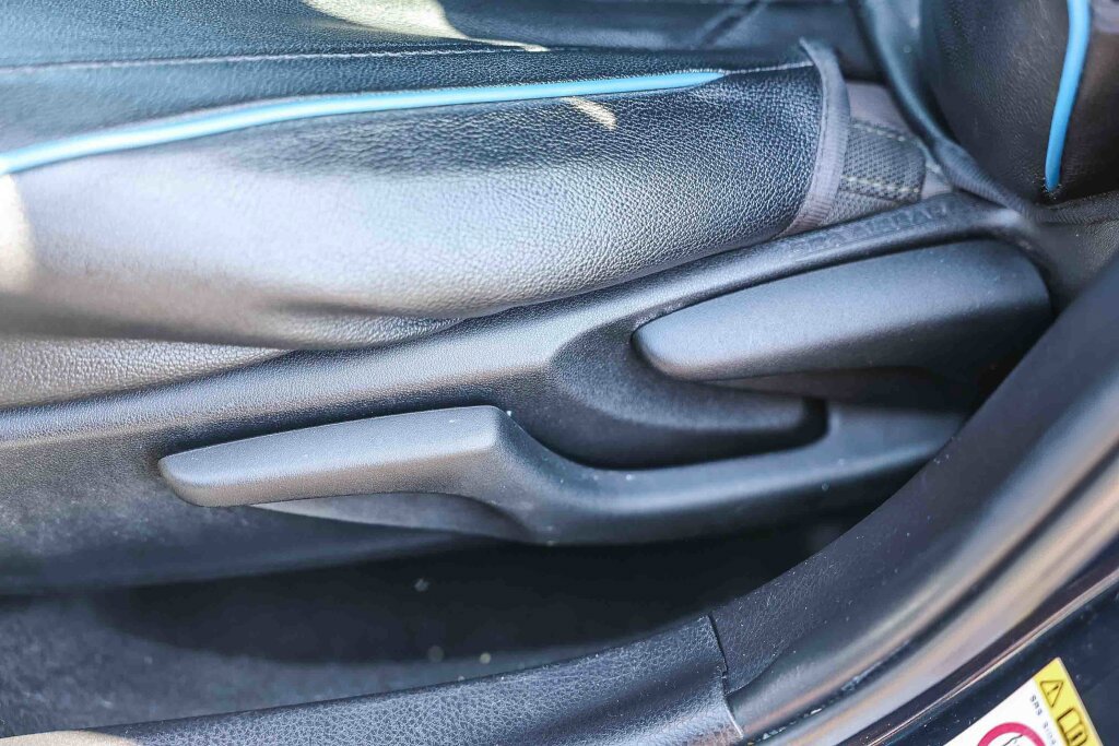 Used 2019 Toyota Corolla LE w/ Carpet Mat Package (TMS) FWD image 11