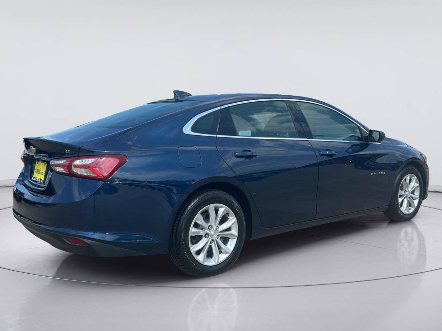 Used 2021 Chevrolet Malibu LT FWD image 4