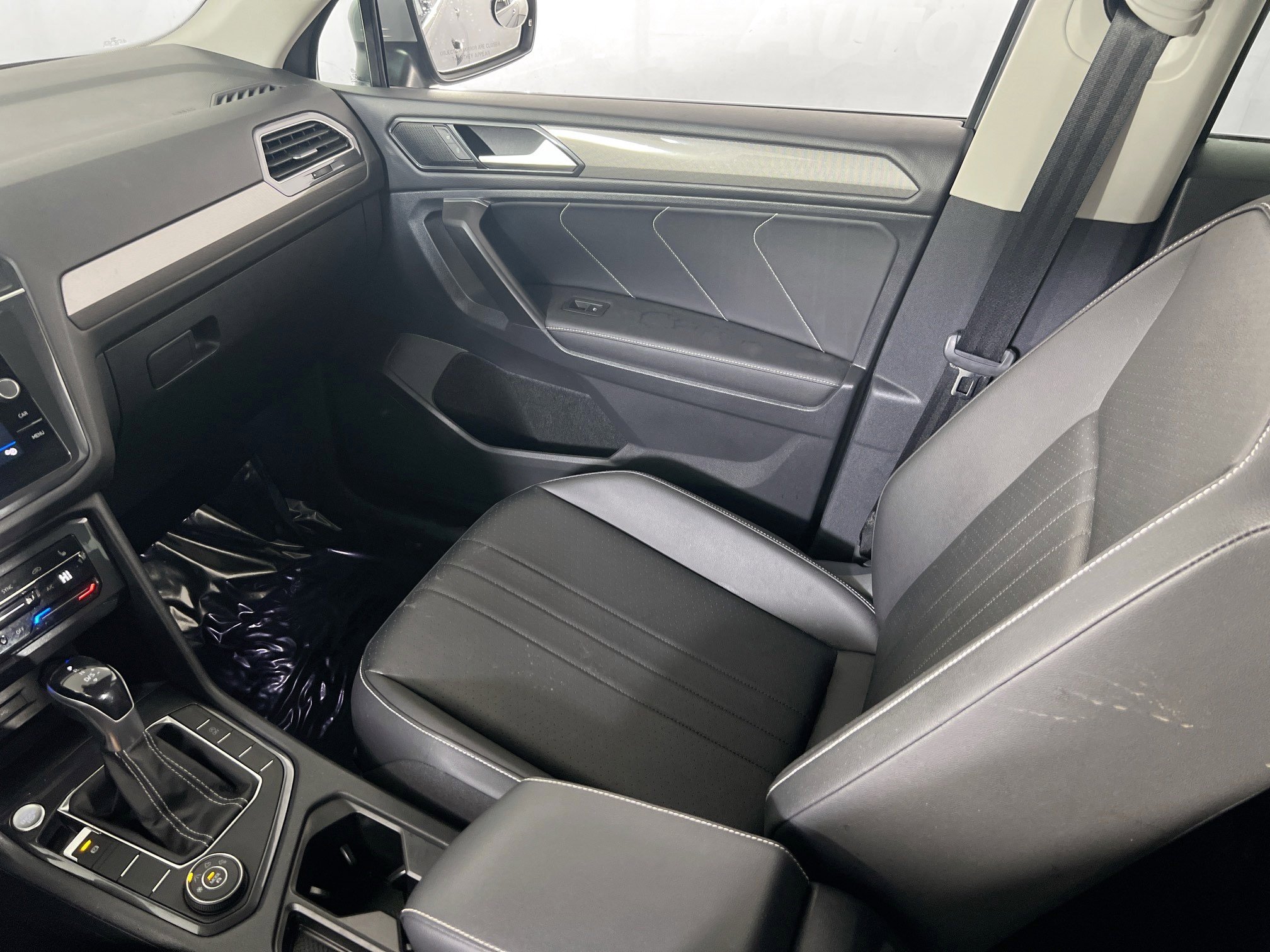 Used 2022 Volkswagen Tiguan SE image 22