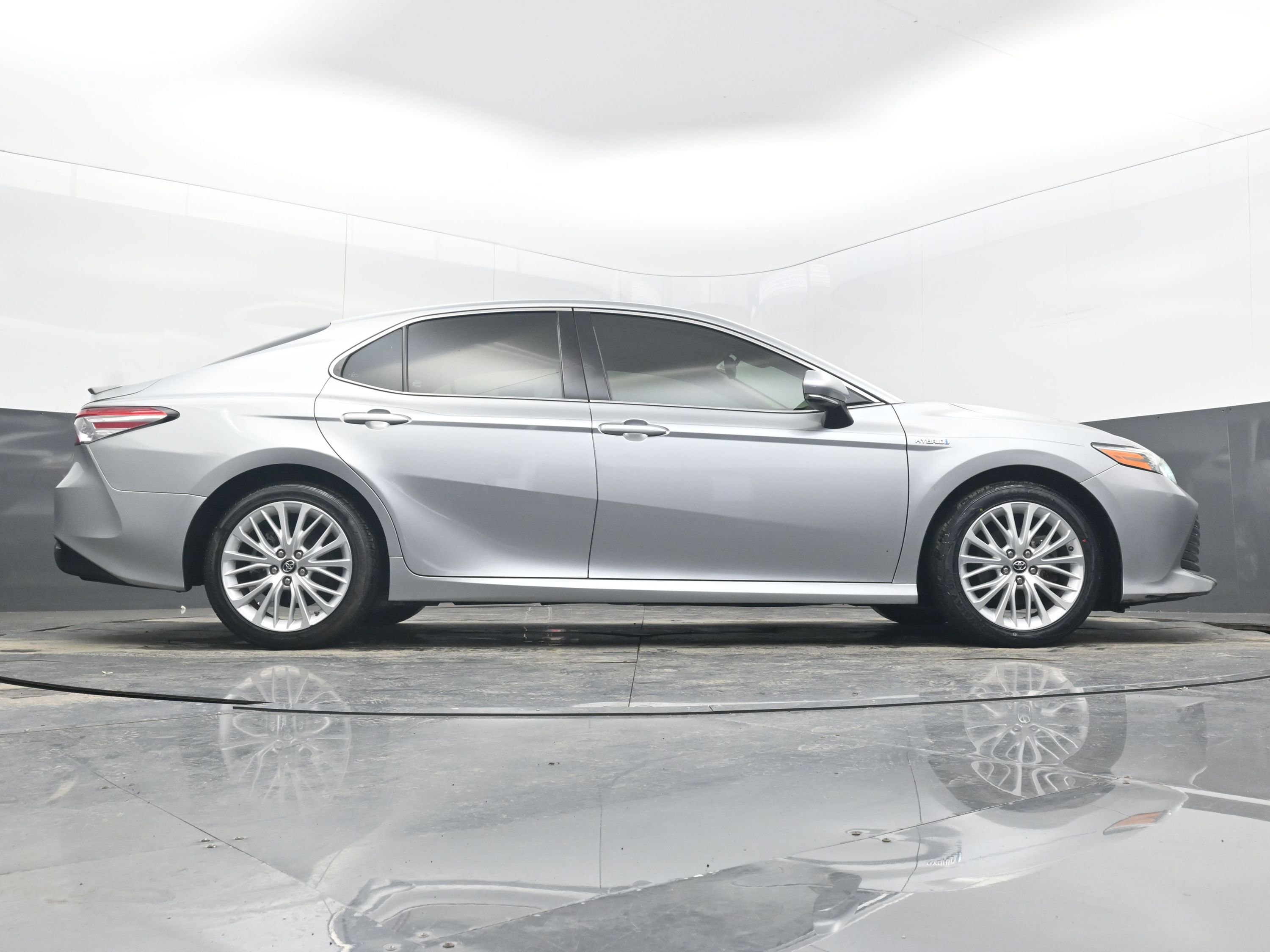 Used 2019 Toyota Camry XLE image 27