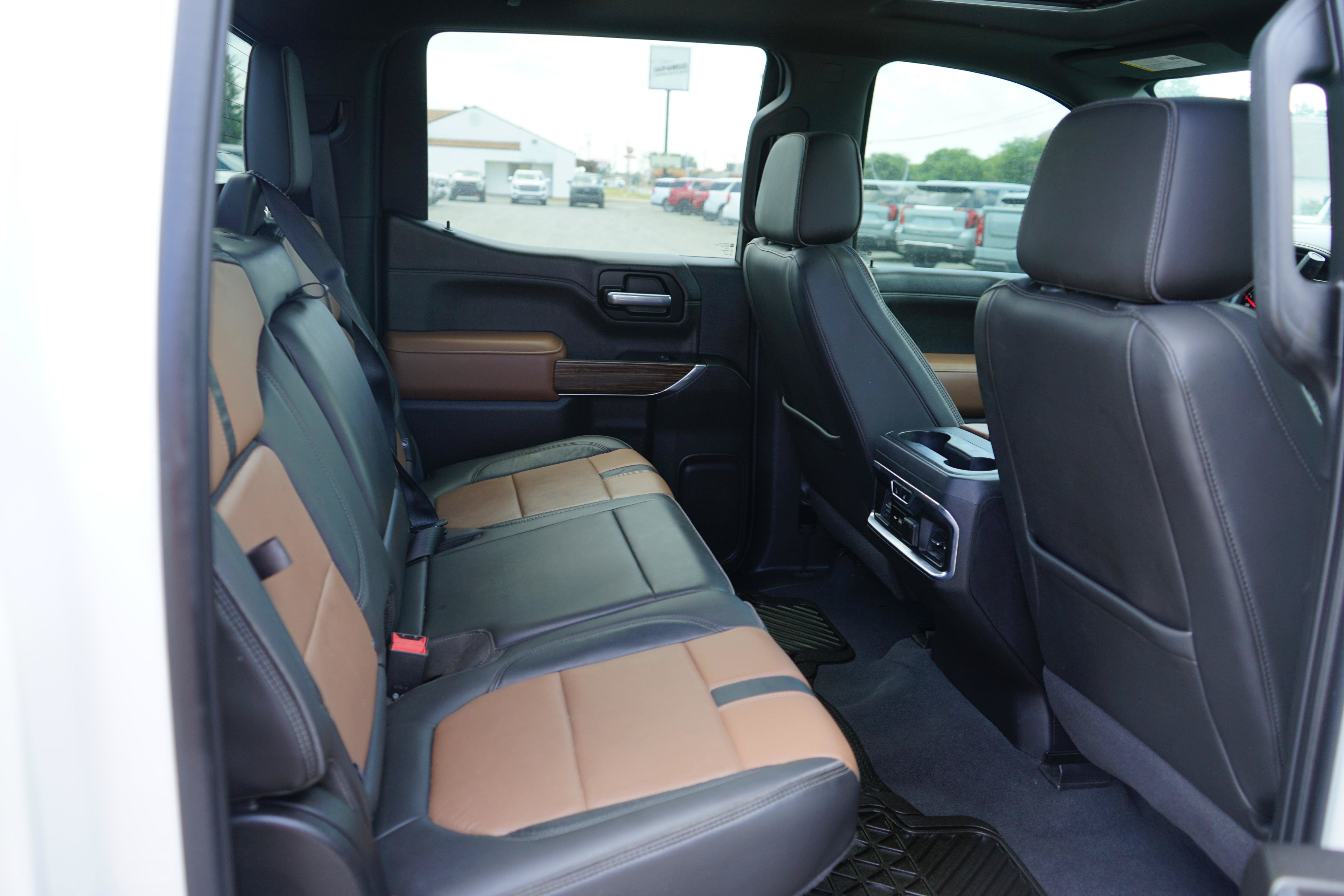 Used 2020 Chevrolet Silverado 1500 High Country w/ Technology Package AWD/4WD image 25