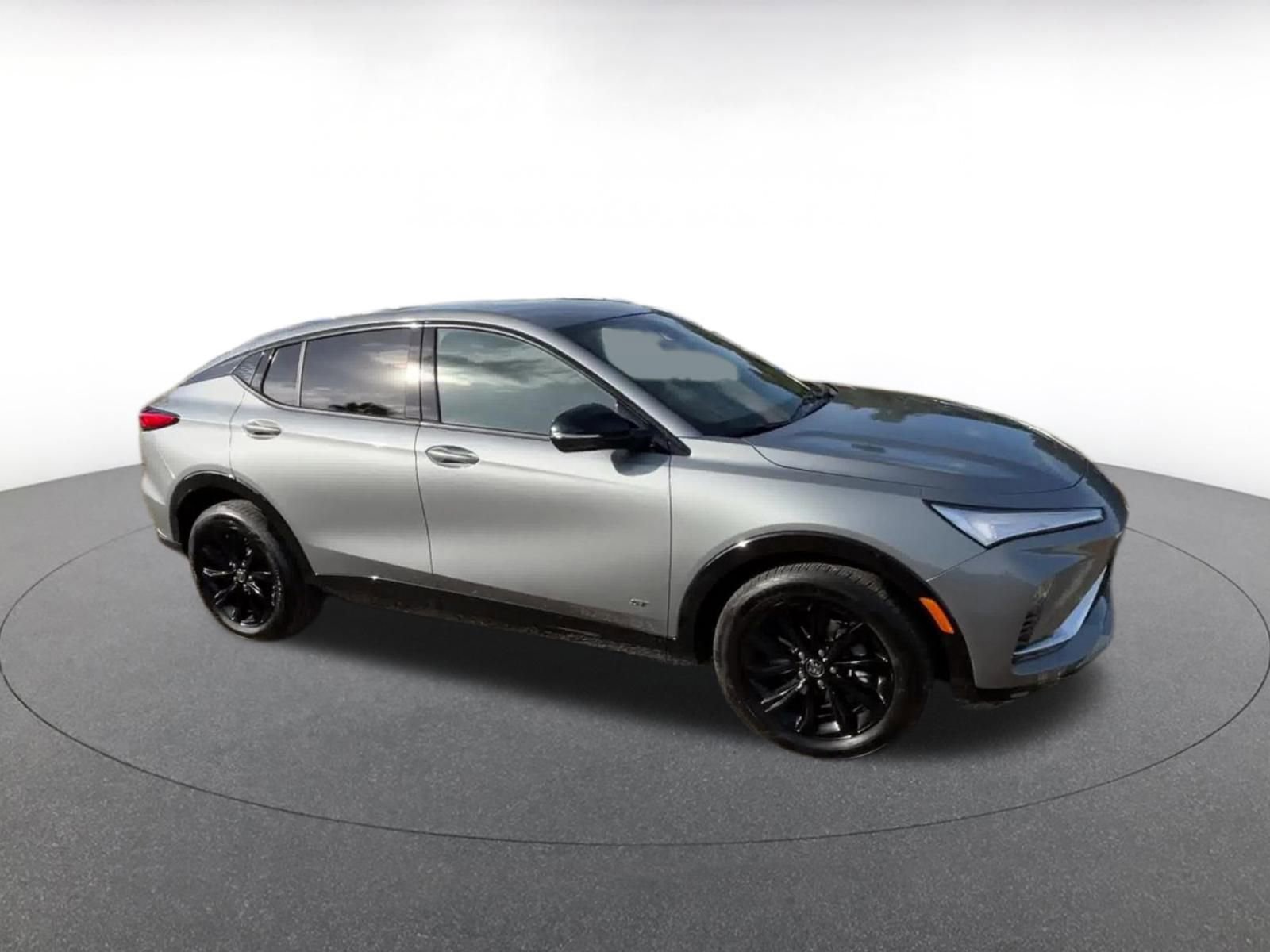 Used 2025 Buick Envista Sport Touring image 2