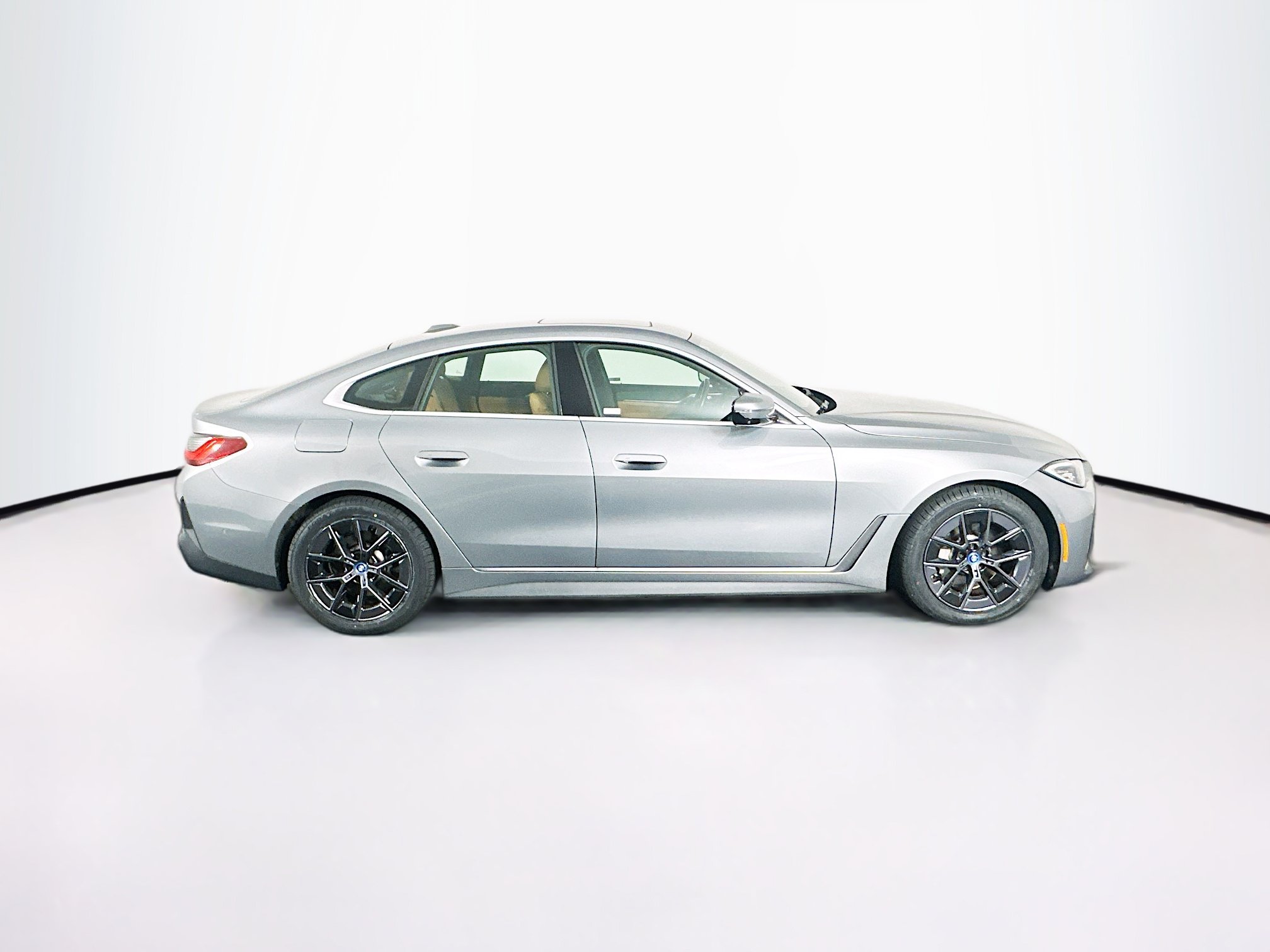 Used 2023 BMW i4 eDrive35 RWD image 10