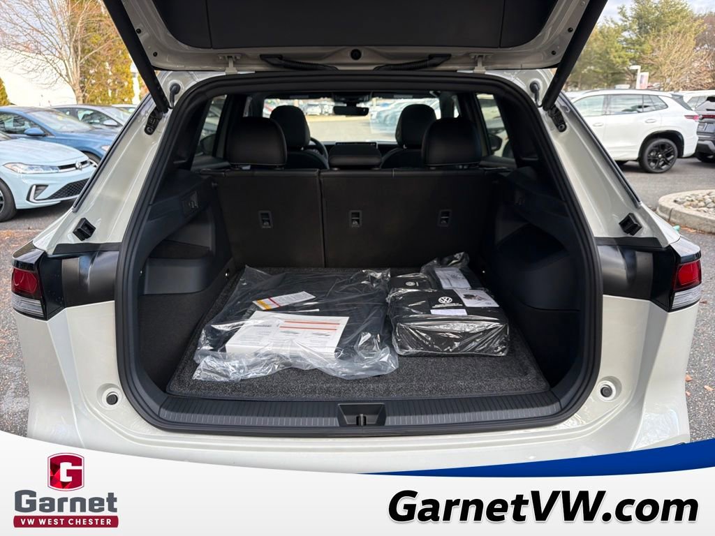 New 2026 Volkswagen Tiguan SE R-Line image 16