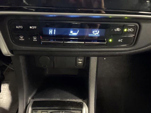 Used 2017 Toyota Corolla LE w/ Carpet Mat Package (TMS) FWD image 30