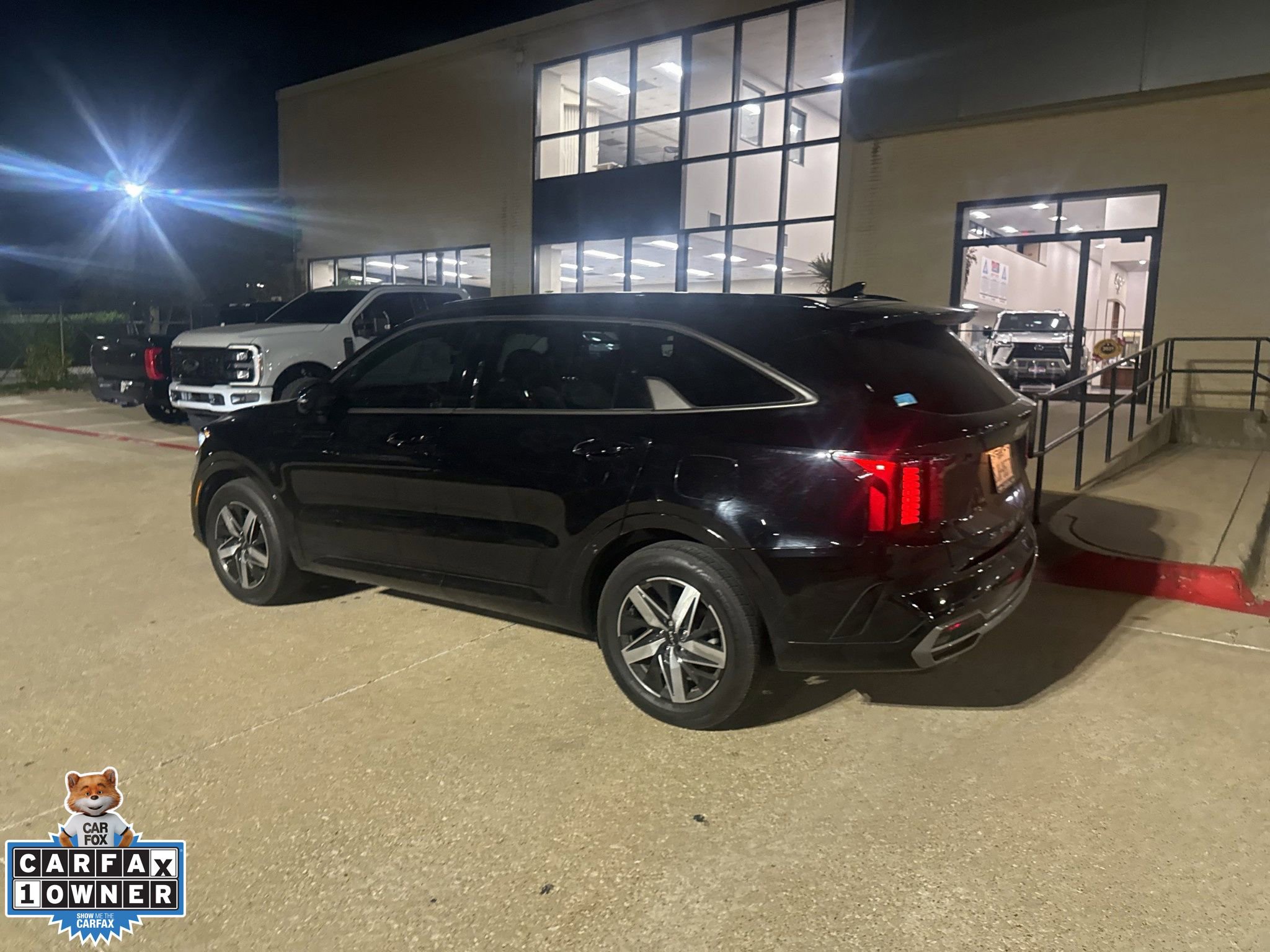 Used 2022 Kia Sorento S w/ Panoramic Sunroof Package image 2