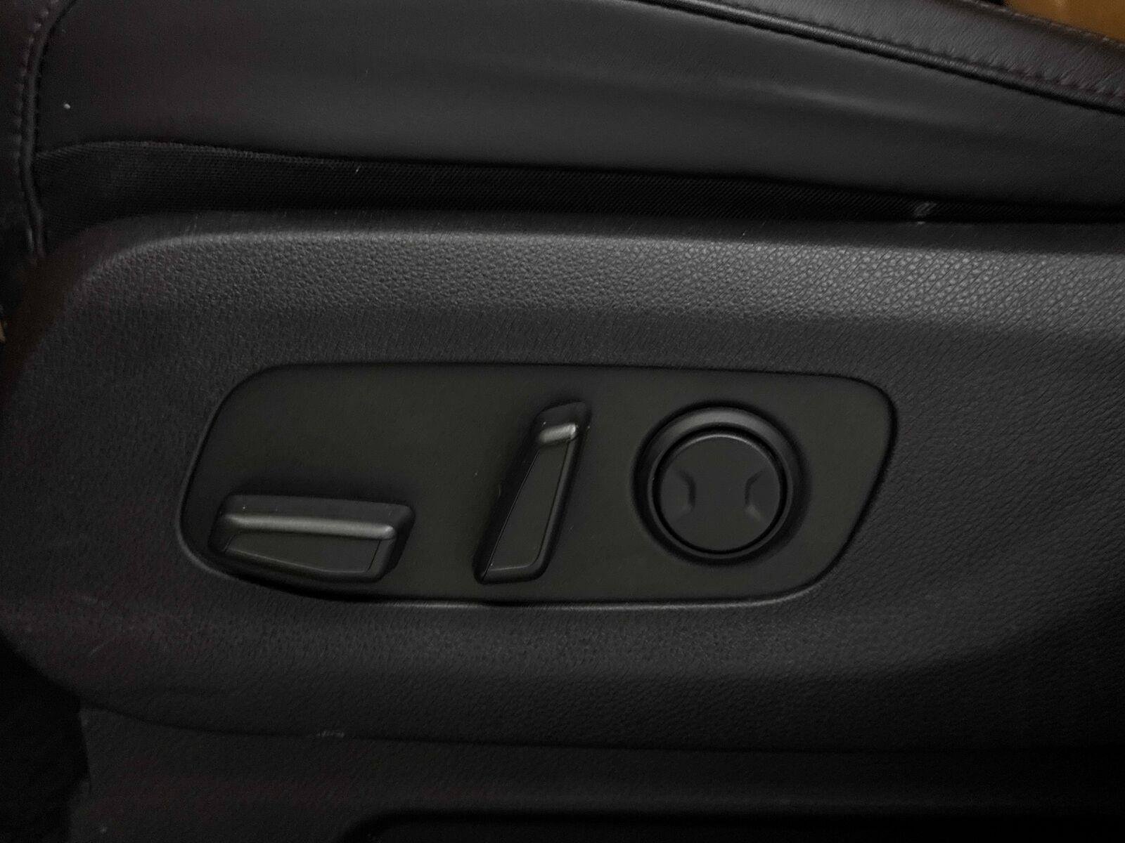 Used 2023 Kia Carnival EX FWD image 20
