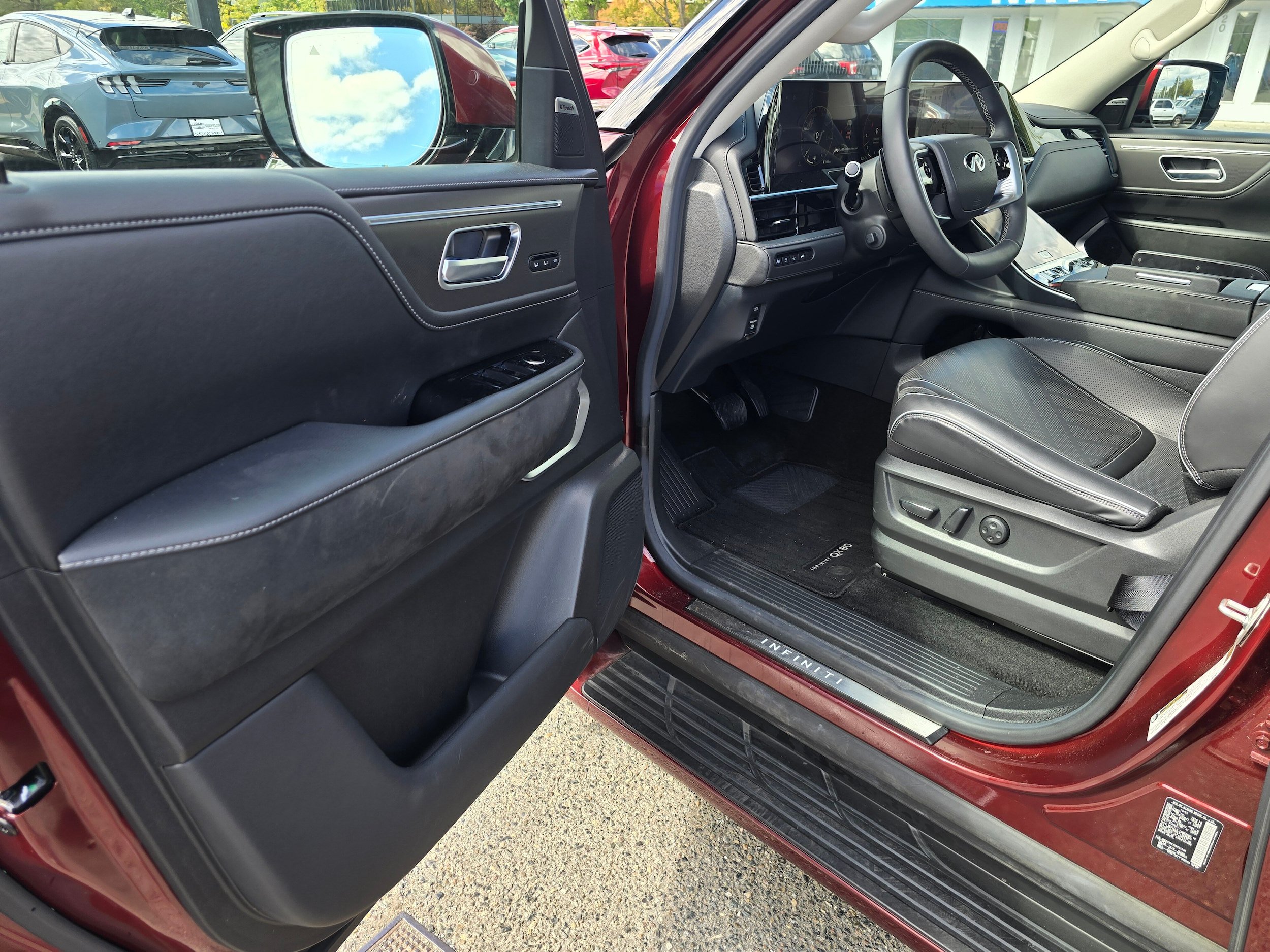 Used 2025 INFINITI QX80 Luxe AWD/4WD image 14