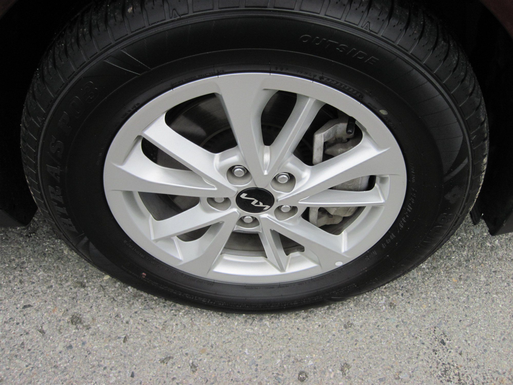Used 2024 Kia Carnival LX FWD image 3