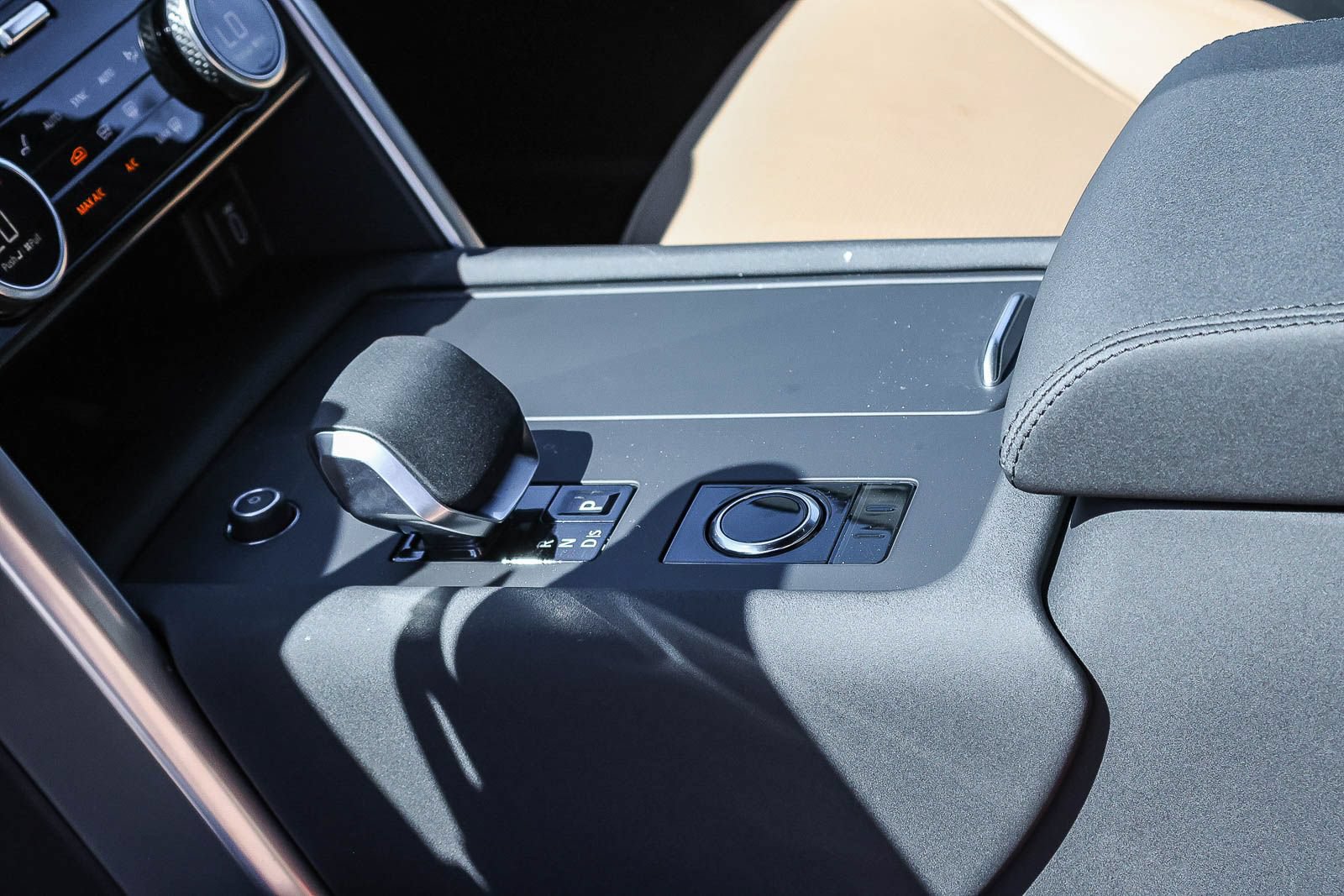 New 2026 Land Rover Discovery Dynamic SE AWD/4WD image 30