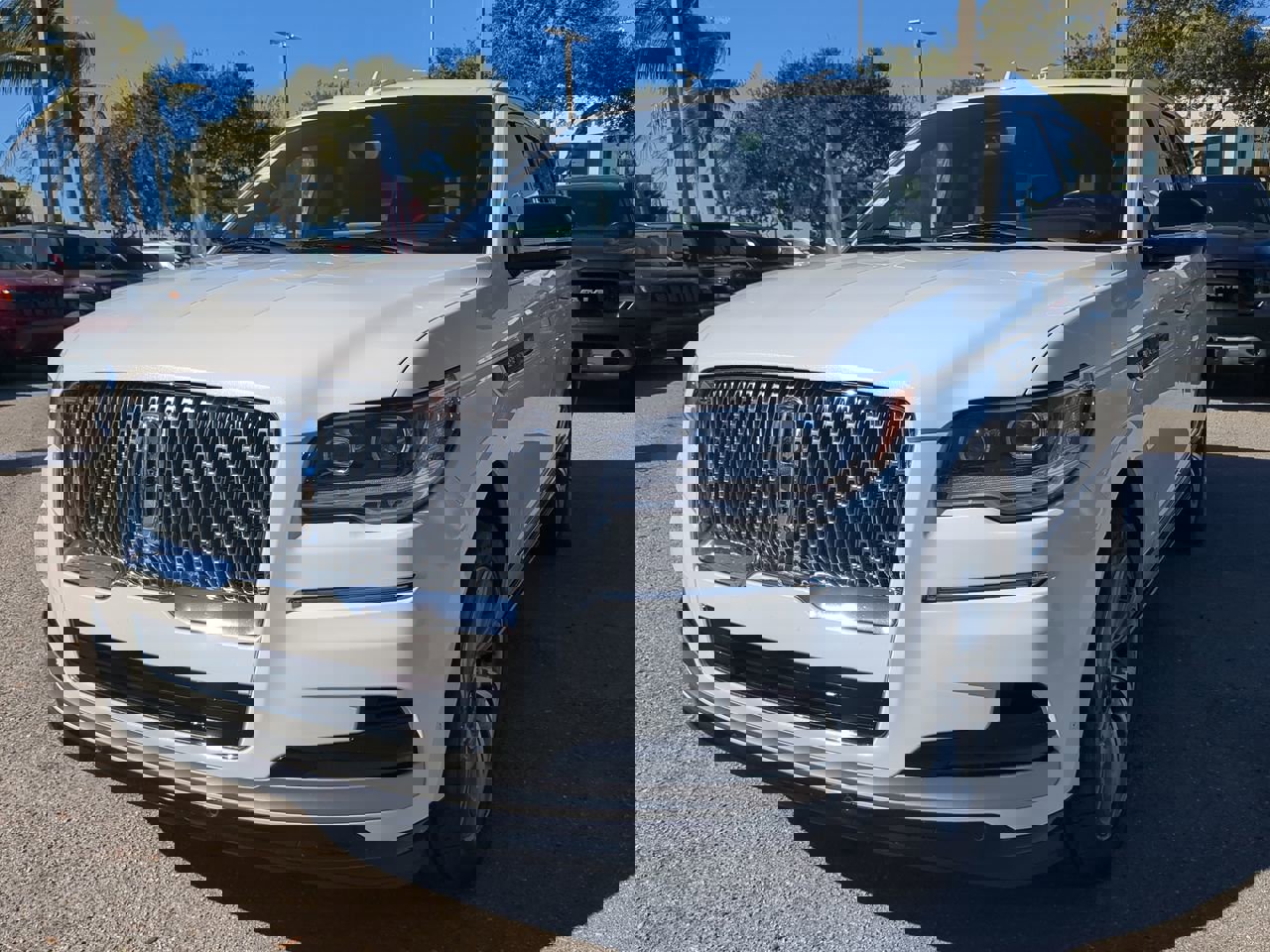 Used 2023 Lincoln Navigator Reserve image 9