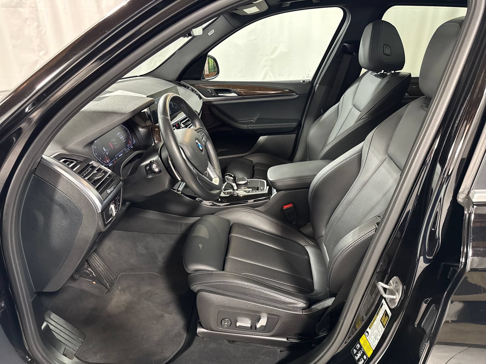 Used 2023 BMW X3 xDrive30i AWD/4WD image 3