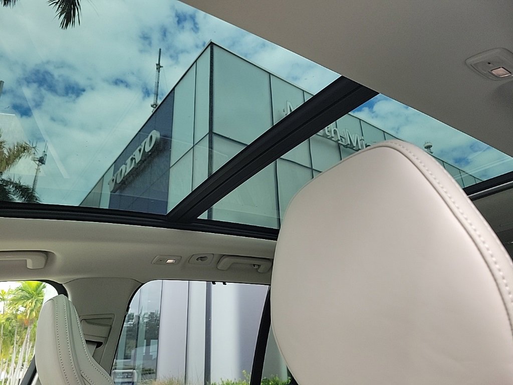 New 2026 Volvo XC90 T8 Ultra w/ Protection Package Premier image 8