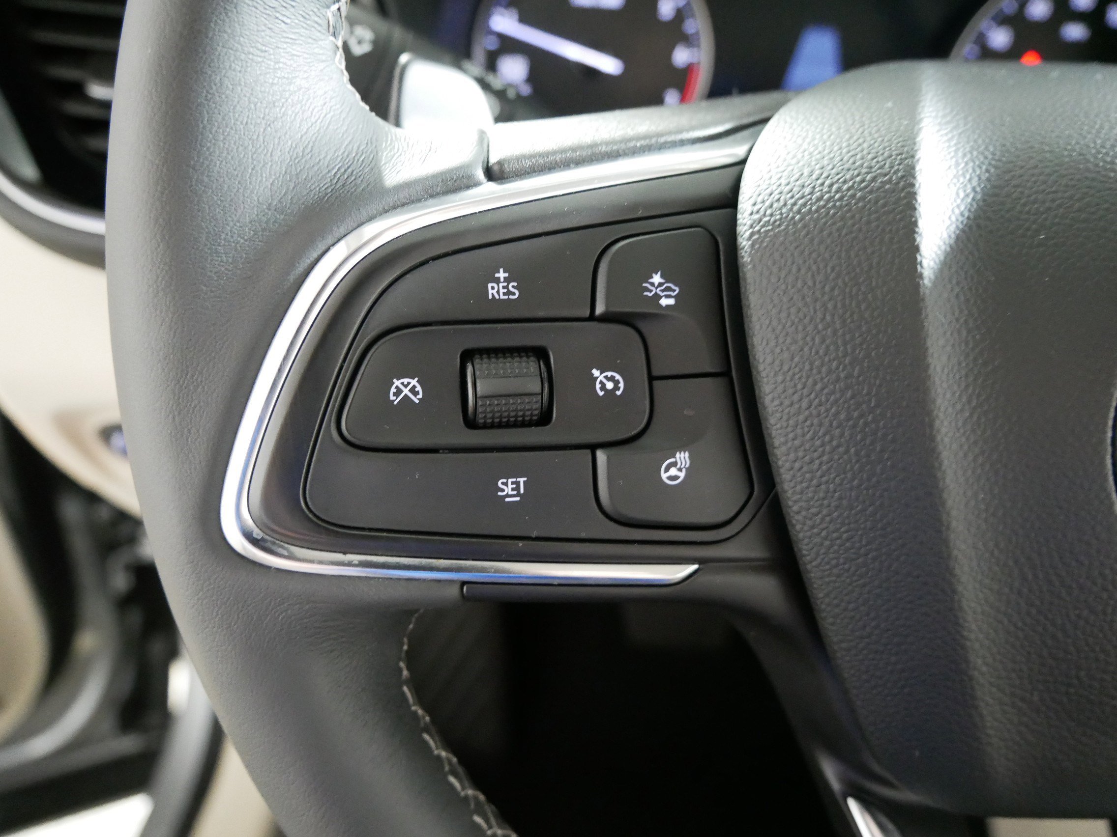 Used 2023 Buick Envision Avenir image 27