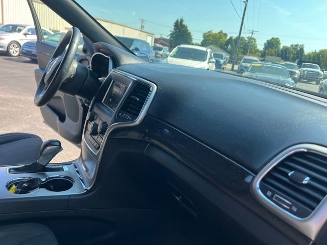 Used 2018 Jeep Grand Cherokee Laredo image 28