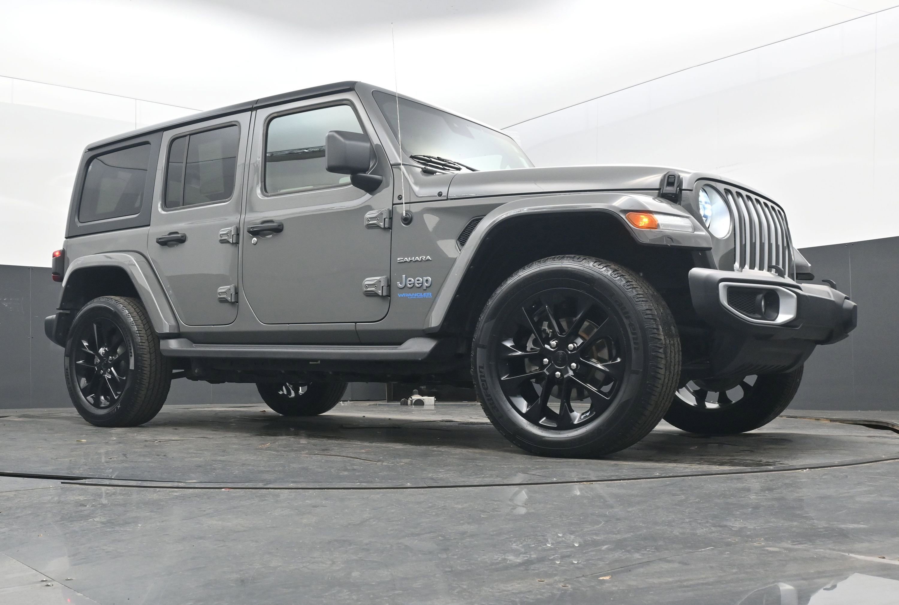 Used 2021 Jeep Wrangler Unlimited Sahara w/ Cold Weather Group image 21