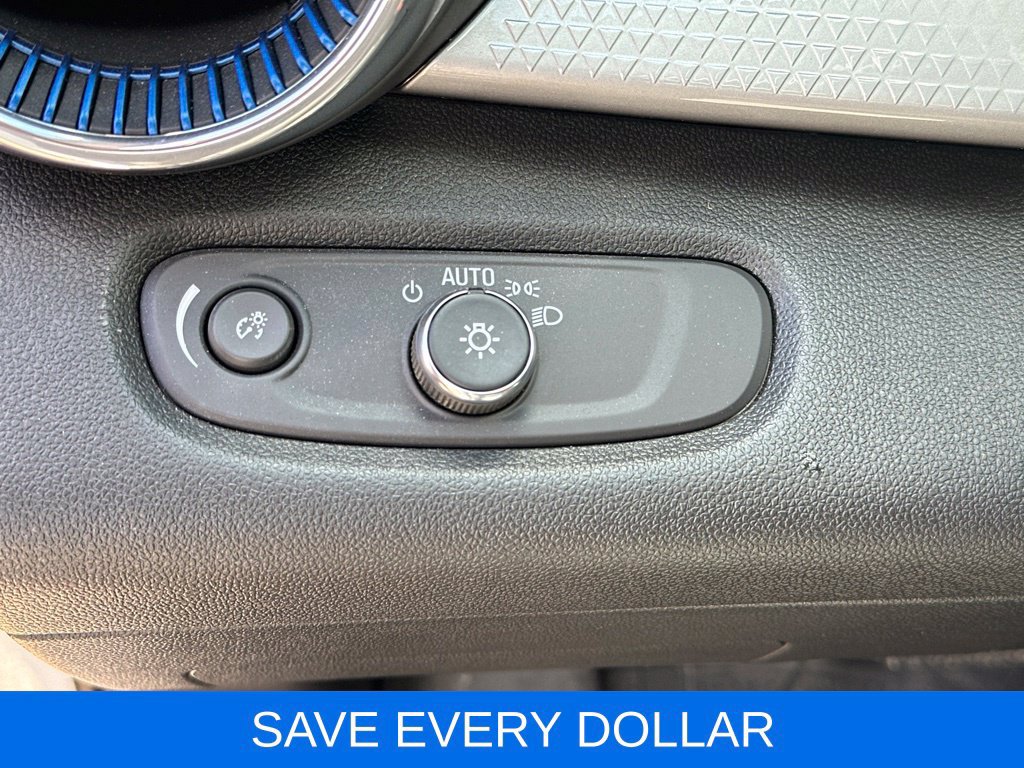 Used 2025 Chevrolet Trax LT w/ Driver Confidence Package FWD image 9