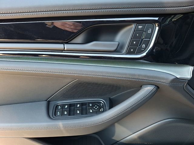 New 2025 Porsche Panamera 4 image 13