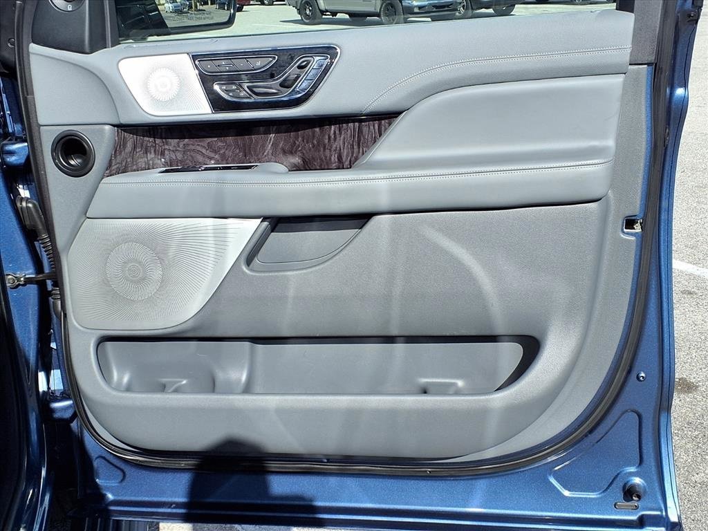 Used 2020 Lincoln Navigator Reserve w/ Luxury Package image 13