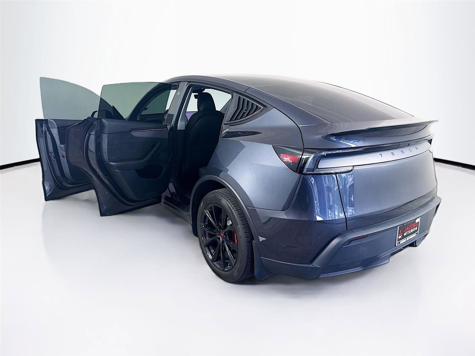 Used 2026 Tesla Model Y 2WD image 33