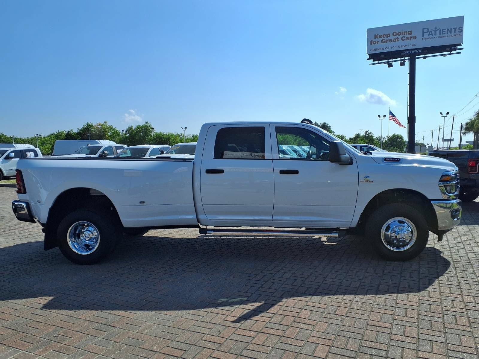 Used 2026 RAM 3500 Tradesman w/ Chrome Appearance Group A AWD/4WD image 4