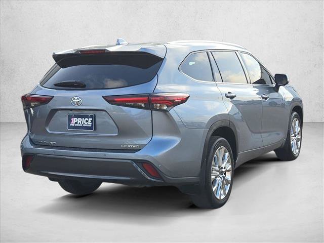 Used 2024 Toyota Highlander Limited FWD image 5