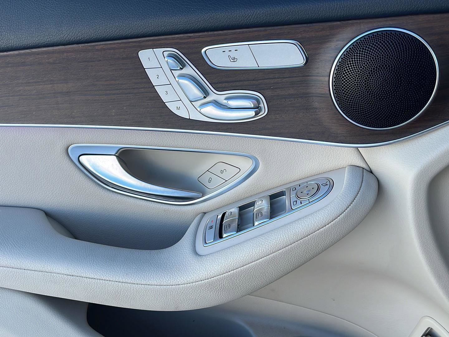 Used 2021 Mercedes-Benz GLC 300 4MATIC w/ Premium Package image 25