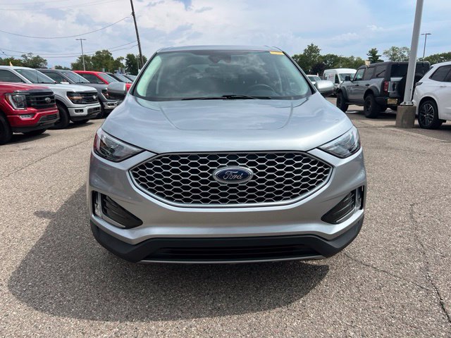 Certified 2024 Ford Edge SEL w/ Convenience Package AWD/4WD image 2