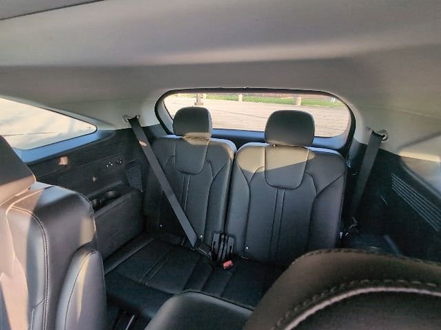 Used 2024 Kia Sorento EX w/ Panoramic Sunroof Package image 10