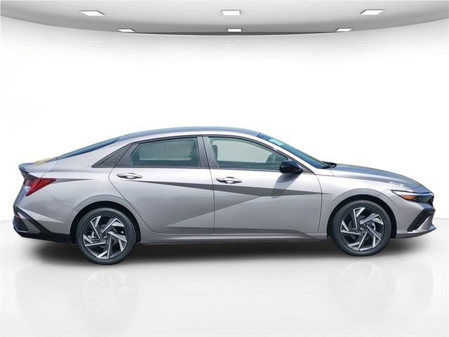 New 2025 Hyundai Elantra SEL image 10