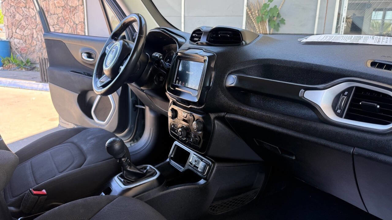 Used 2018 Jeep Renegade Latitude image 17
