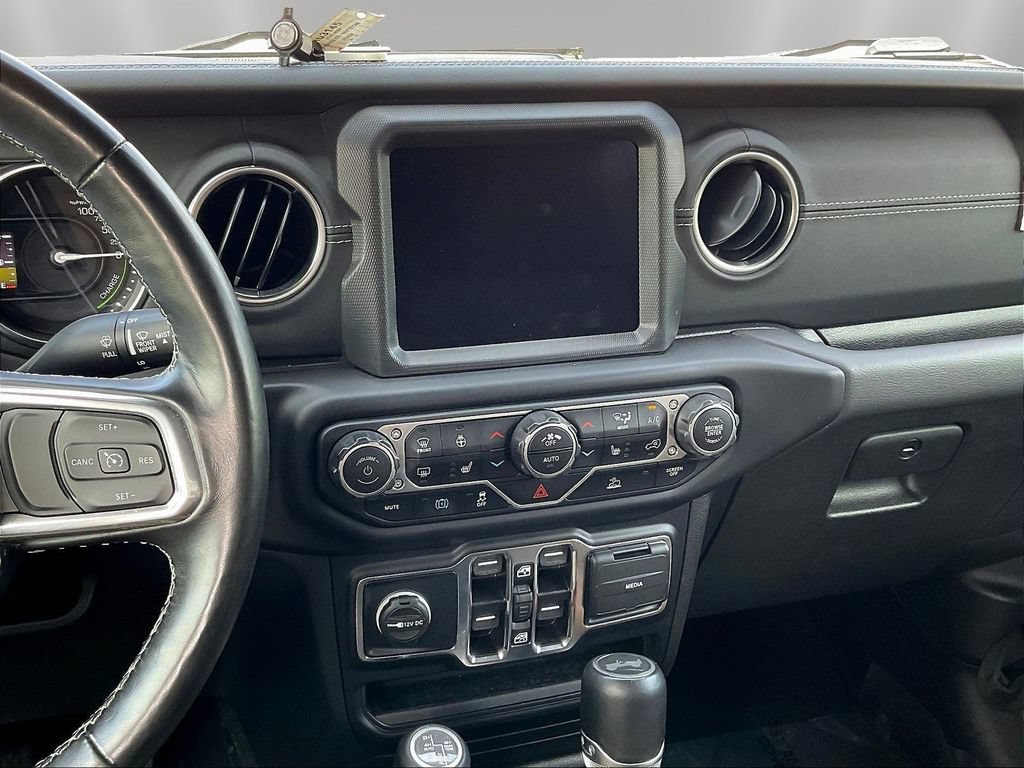 Used 2022 Jeep Wrangler Unlimited Sahara w/ Cold Weather Group AWD/4WD image 9