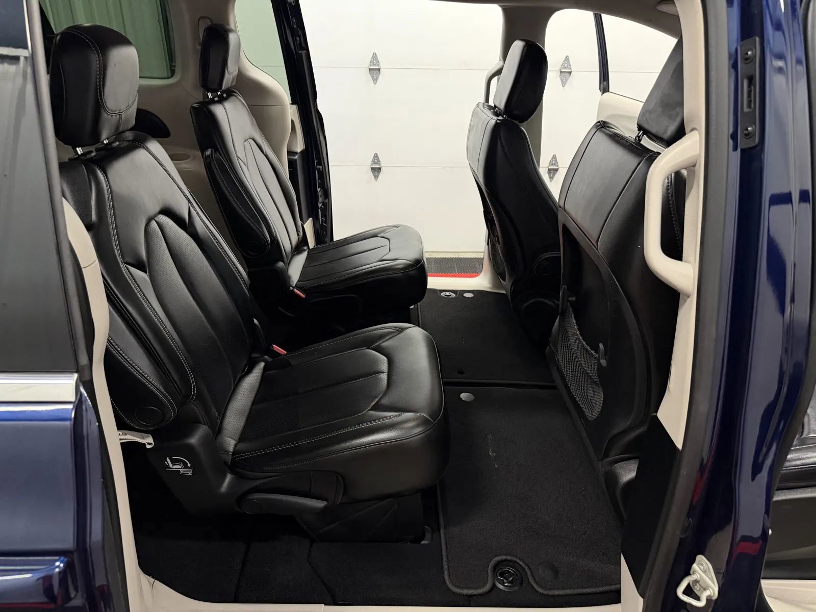 Used 2020 Chrysler Voyager Lxi FWD image 41