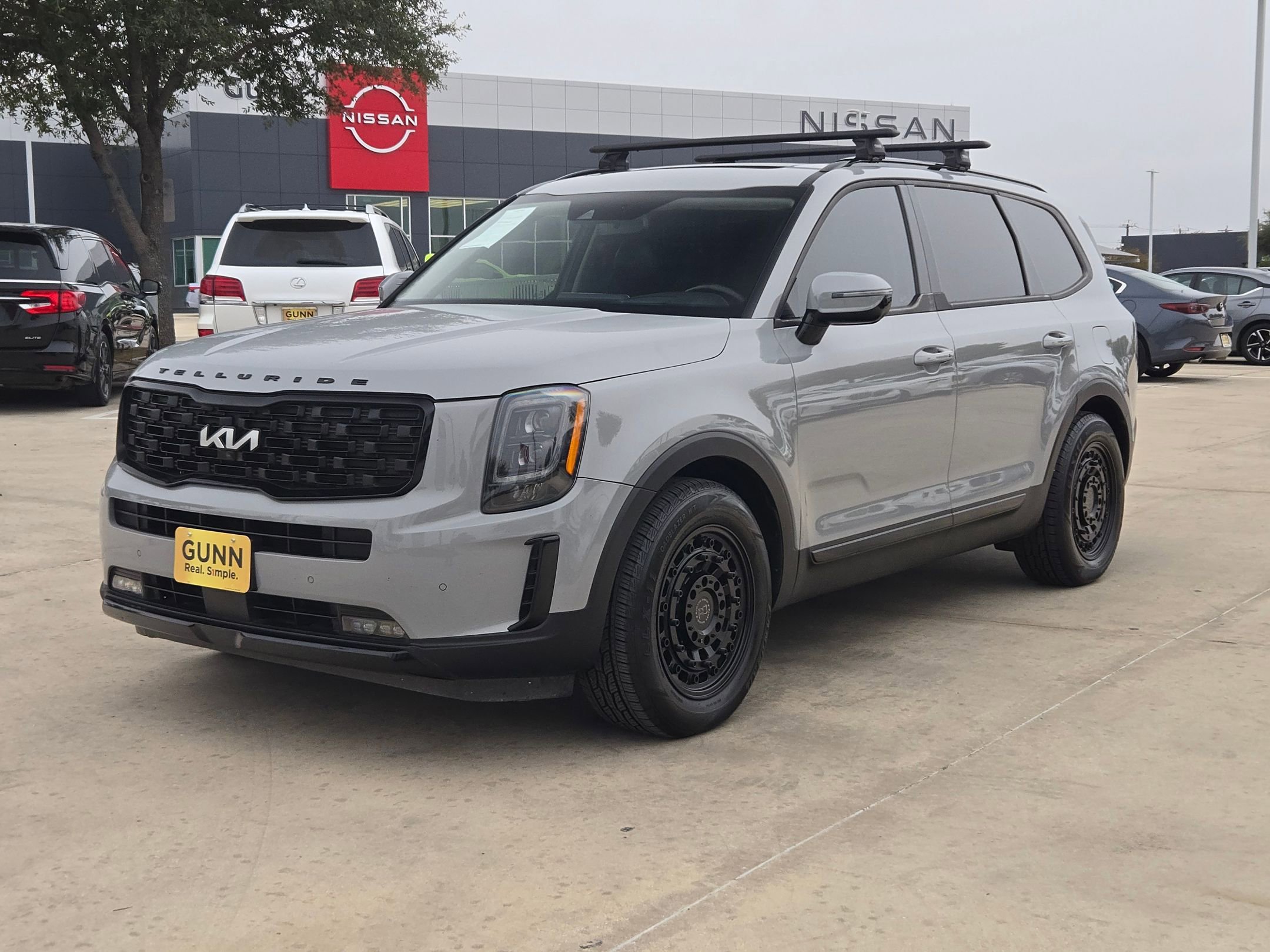 Used 2022 Kia Telluride SX w/ SX Prestige Package image 3