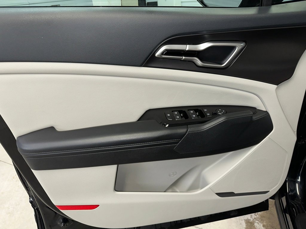 Used 2023 Kia Sportage EX image 7