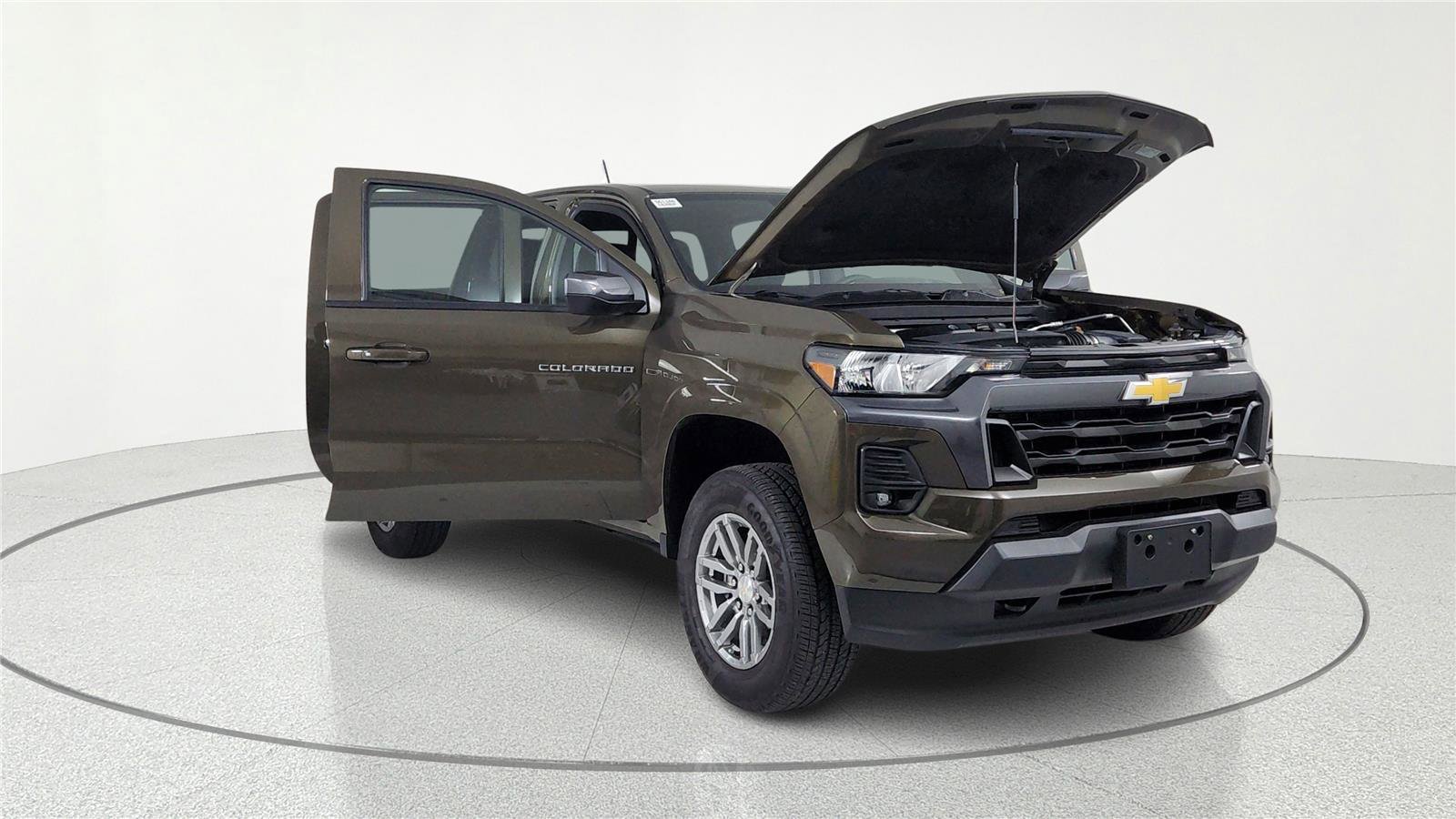 Used 2024 Chevrolet Colorado LT w/ LT Convenience Package AWD/4WD image 7