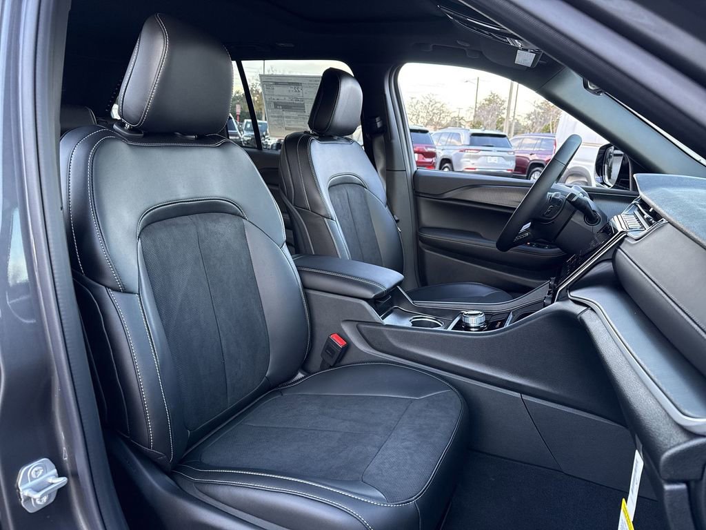 New 2025 Jeep Grand Cherokee Altitude image 25